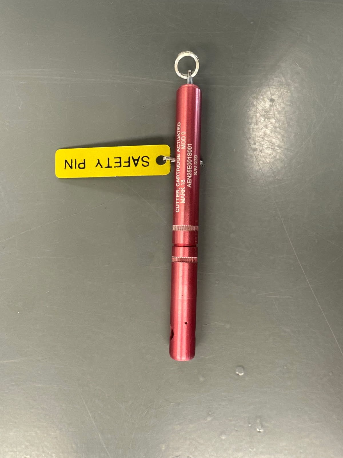red reefing cutter with safety pin tag